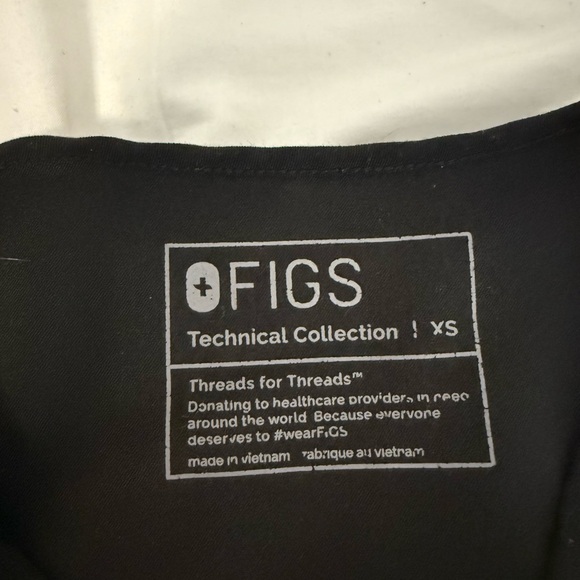 FIGS Catarina One-Pocket Scrub Top - Picture 2 of 2